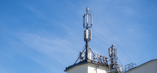 Mobilfunkmast als Quelle hochfrequenter Strahlung